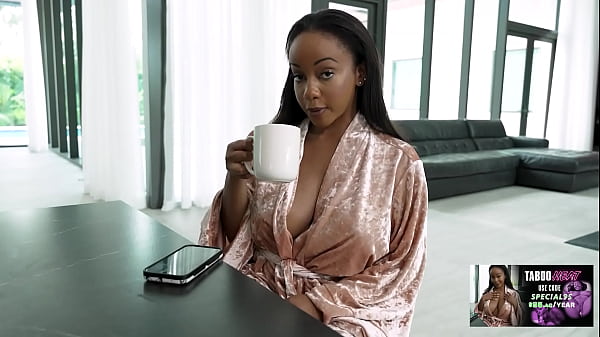 Lili Starfire Brings Irresistible Ebony MILF Energy