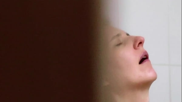 Girl in the Bath – Voyeur-Themed Scene